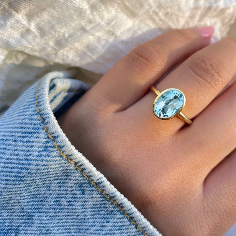 Yellow Gold and Blue Topaz Ring